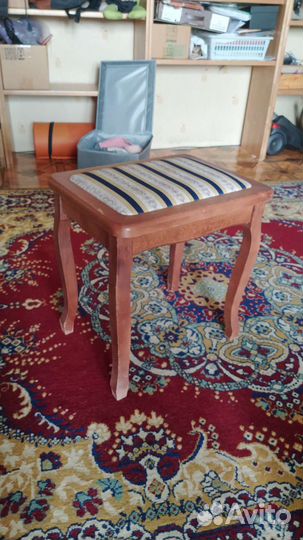 Банкетка в прихожую дерево