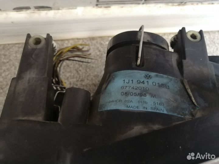 Фара для VW Golf 4