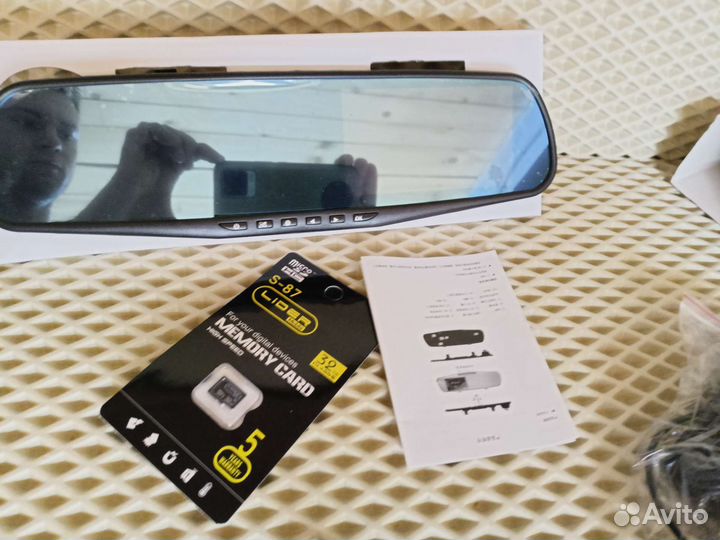 Видеорегистратор зеркало с камерой