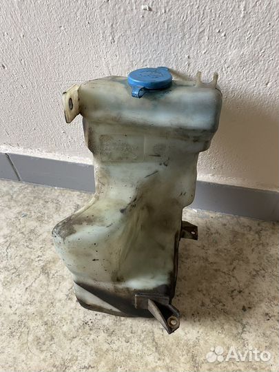 Бачек омывателя 4.4L Audi A6 C4