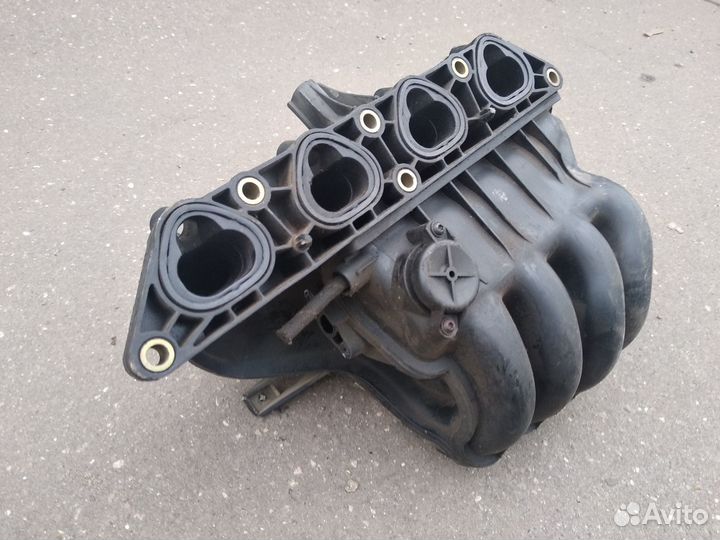 Впускной коллектор 1,4 AHW / AKQ на VW Гольф-4