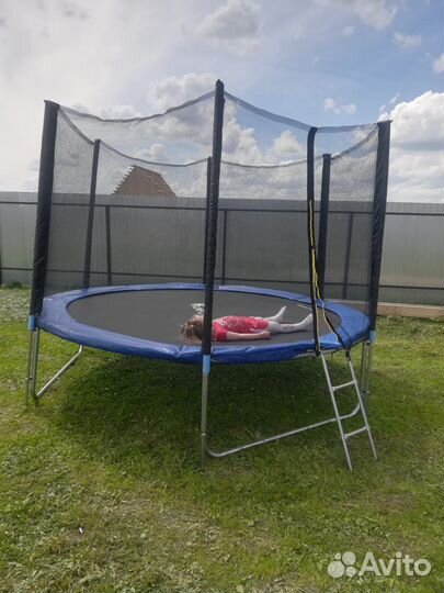 Батут с защитной сеткой