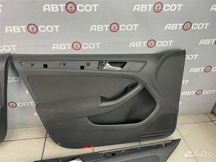 Дверные карты комплект VW Jetta 2011
