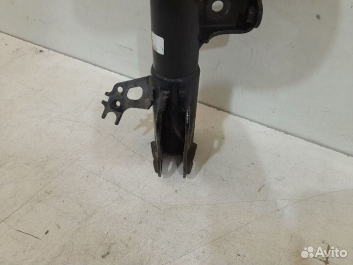 Амортизатор передний левый Toyota Camry V70 2018