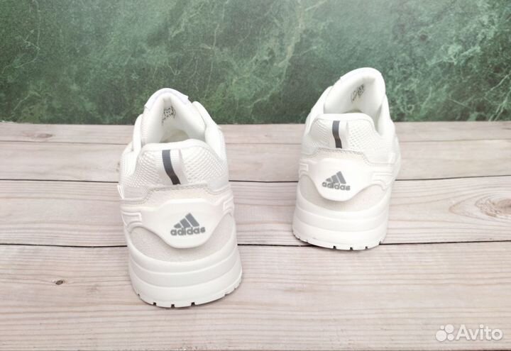 Кроссовки adidas