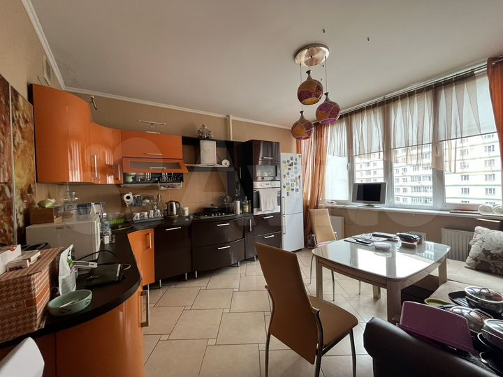 2-к. квартира, 70,4 м², 4/10 эт.