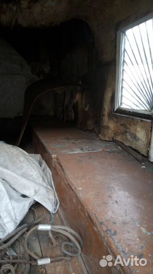 Будка с металлоломом