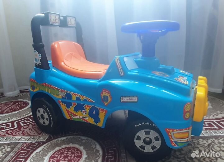 Машинка каталка толокар