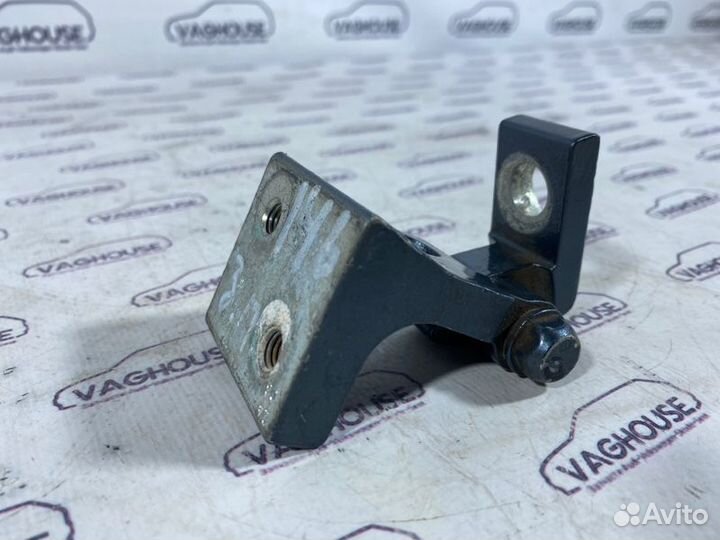 Петля двери задняя правая Volkswagen Touareg 7L