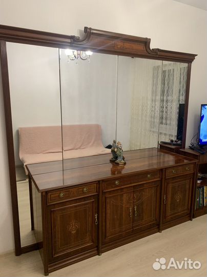 Трюмо с зеркалом