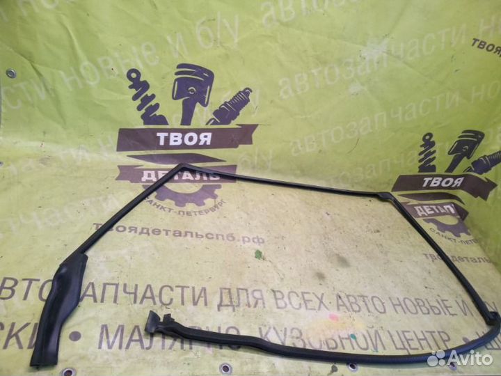 Уплотнитель двери задний левый Land Rover Range