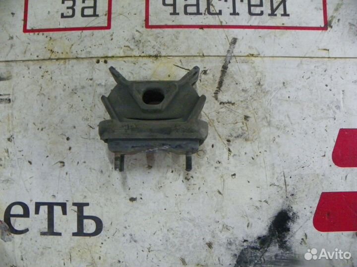 Опора двигателя задняя Kia Sorento