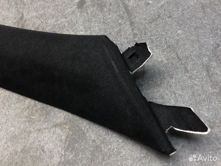 Правая накладка стойки Stinger