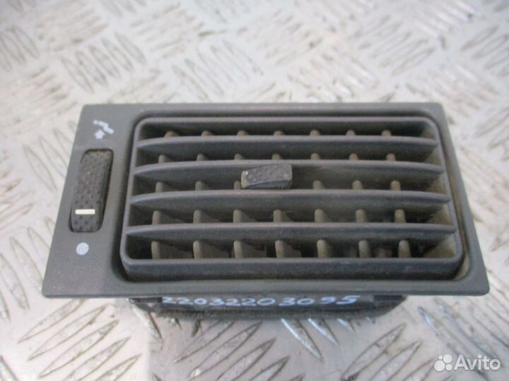 Дефлектор салонный Iveco 500385860