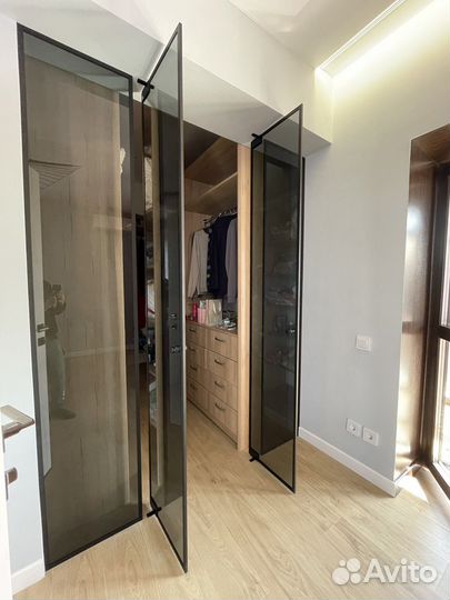 Стеклянные межкомнатные перегородки и двери лофт