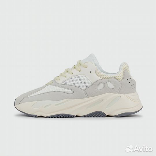 Кроссовки Adidas Yeezy Boost 700 v2 new Analog