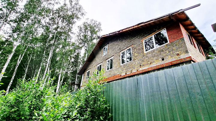 Коттедж 680 м² на участке 25 сот.