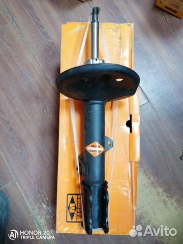 Амортизатор передний левый Toyota Rav4 2000-2005