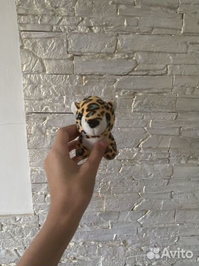 Леопард с переноской