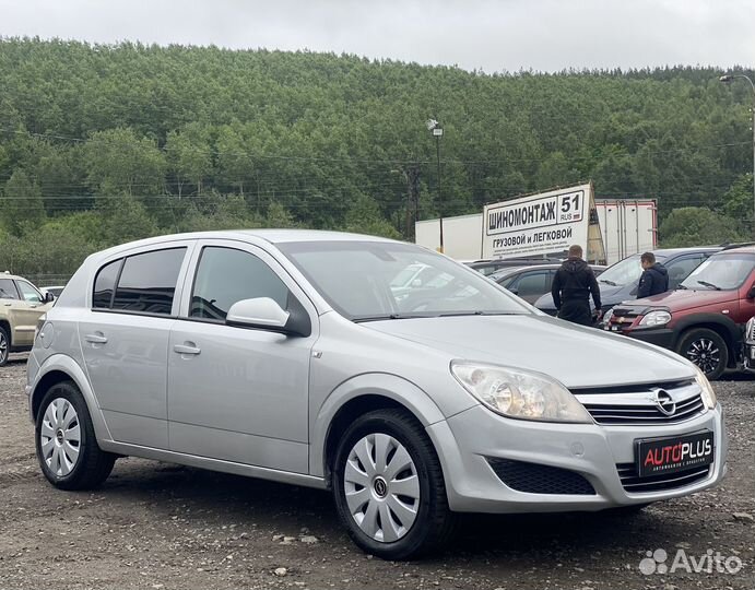 Opel Astra 1.6 МТ, 2011, 136 000 км