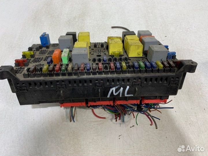 Блок предохранителей передний Mercedes-Benz Ml