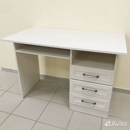 Стол / письменный стол / столик / стол письменный