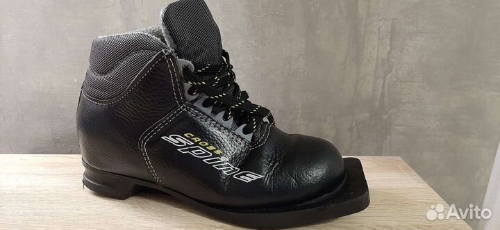 Ботинки лыжные,33 размер