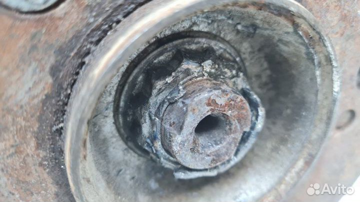 Кулак задний правый Mercedes E-Class W124 111.940