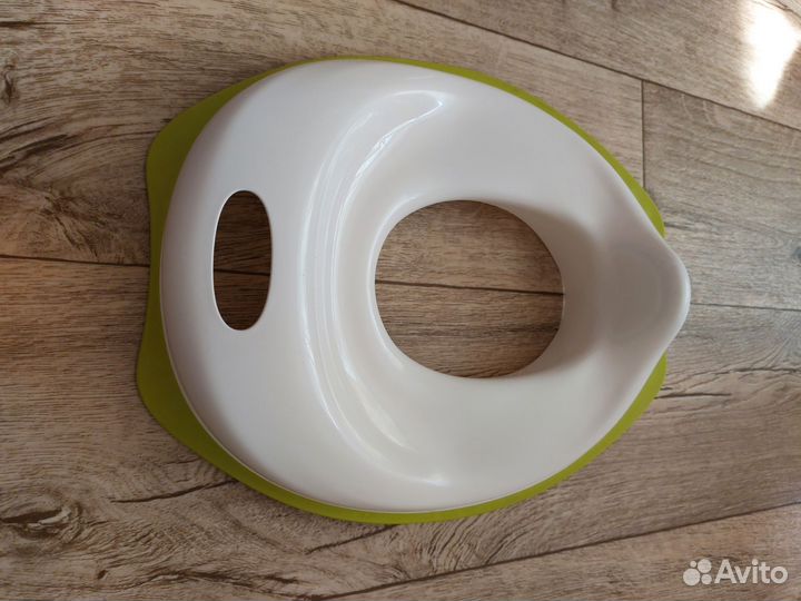 Сиденье на унитаз и подставка для ног