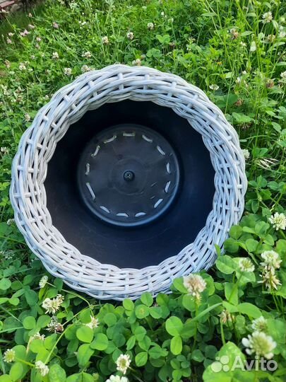 Кашпо из искусственного ротанга
