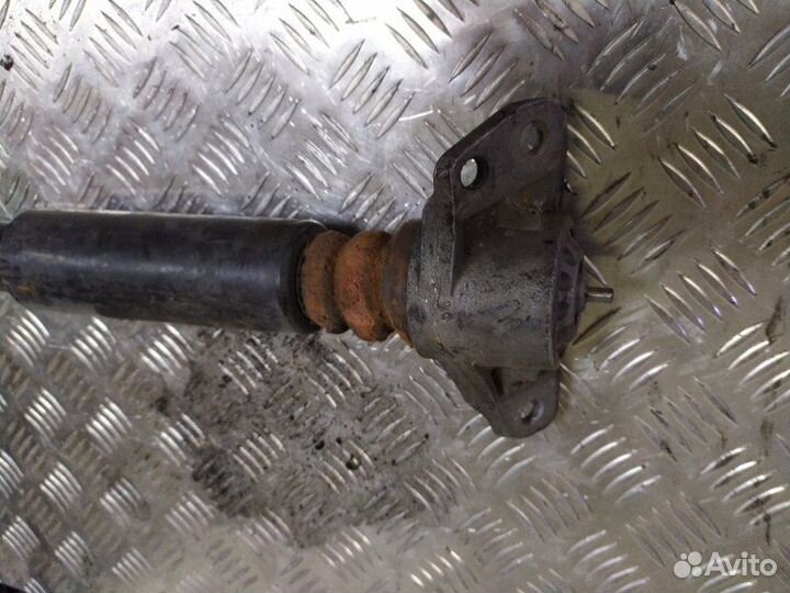 Стойка амортизатора задняя Volkswagen Passat B6