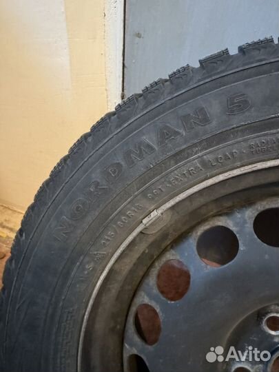 Зимние колеса Б/У Nokian 215/60R16