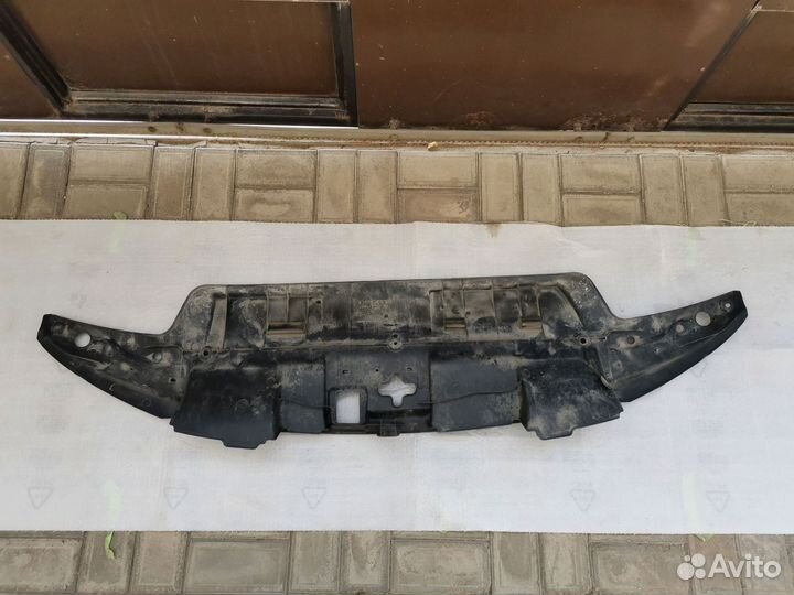 Подкапотная накладка Toyota Land Cruiser 200 08-15