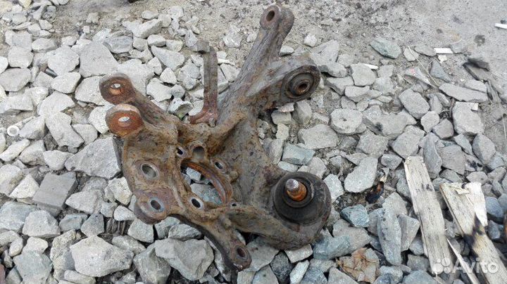 Кулак поворотный задний правый Toyota Avensis 2