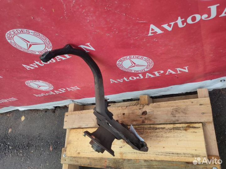 Кулак передний правый Mercedes-Benz S W220
