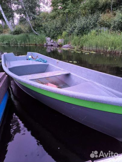 Лодка моторно-весельная