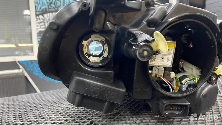 Левая фара BMW X6 e71 AFS (адаптив)