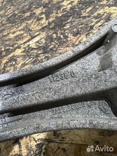 Подушка опора двигателя K4M838 Рено Меган 3