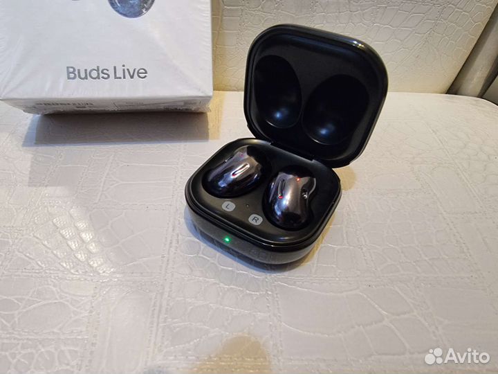 Беспроводные наушники Samsung galaxy buds live