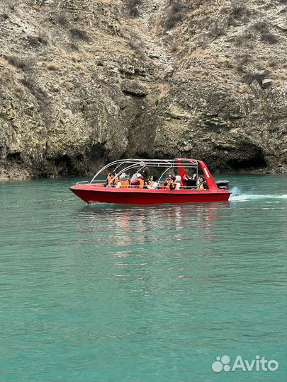 Туры по Сулаксому каньону прогулка на катере