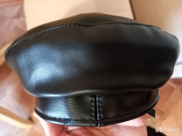 Берет из экокожи