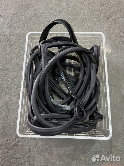 Уплотнитель двери Мерседес w211