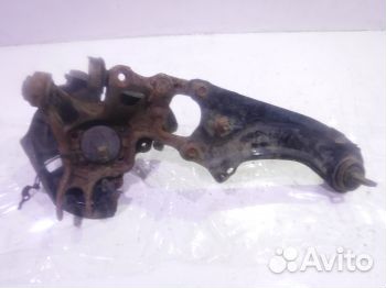 Кулак задний правый Мазда