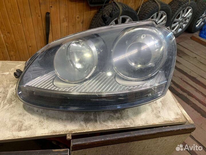 Volkswagen jetta/Golf 5 03-09г фары xenon