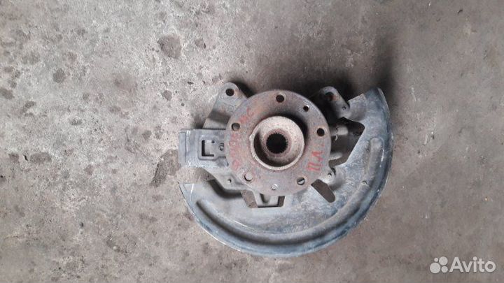 Кулак поворотный передний левый Renault Fluence