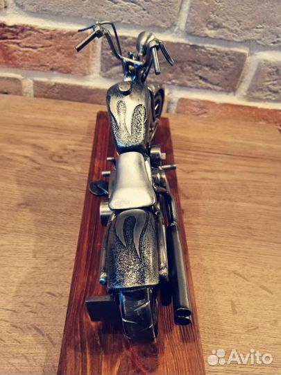 Модель мотоцикла из металла