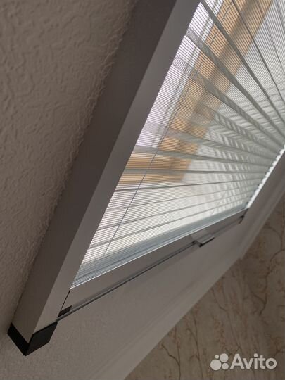 Москитные сетки для мансардных окон