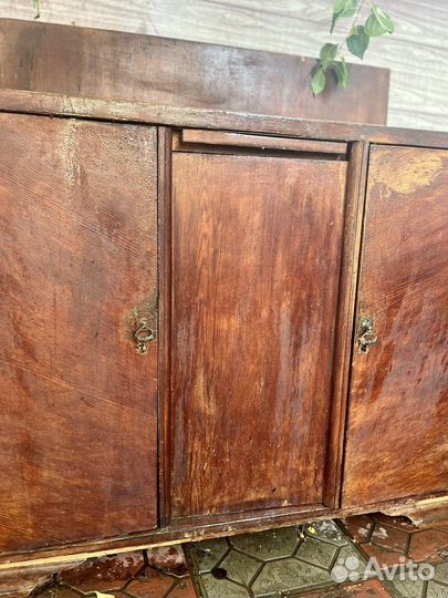 Антикварный шкаф буфет