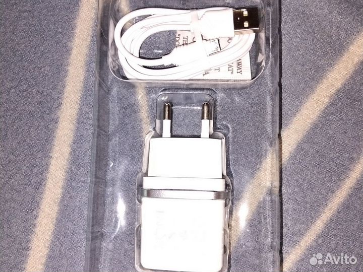 Зарядник+кабель для смартфона
