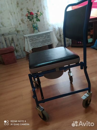 Инвалидная коляска с санитарным устройством